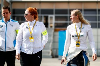 Beitske Visser, BMW I Andretti Motorsports, met het BMW I Andretti team