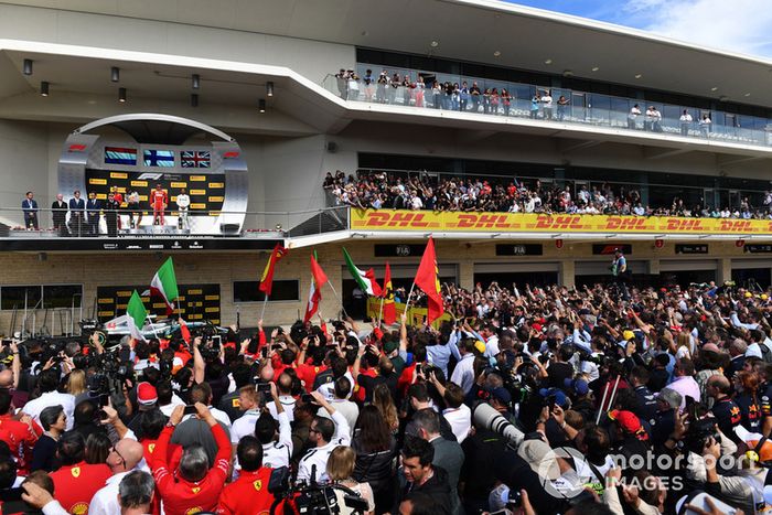 Podio: segundo lugar Max Verstappen, Red Bull Racing, ganador de la carrera Kimi Raikkonen, Ferrari y tercer lugar Lewis Hamilton, Mercedes AMG F1