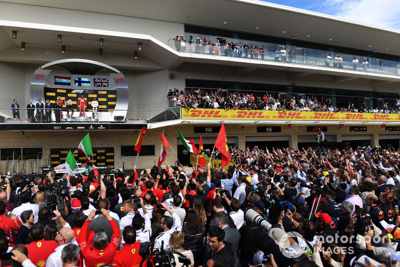 Podio: segundo lugar Max Verstappen, Red Bull Racing, ganador de la carrera Kimi Raikkonen, Ferrari y tercer lugar Lewis Hamilton, Mercedes AMG F1