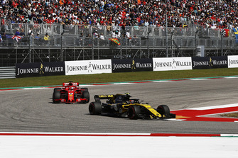 Carlos Sainz Jr., Renault Sport F1 Team R.S. 18 and Sebastian Vettel, Ferrari SF71H