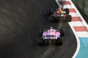 Esteban Ocon, Racing Point Force India VJM11, Max Verstappen, Red Bull Racing RB14 