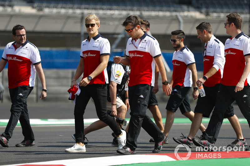 Marcus Ericsson, Sauber, fait une reconnaissance de la piste