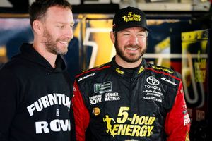 Martin Truex Jr., Furniture Row Racing, Toyota Camry, mit Cole Pearn