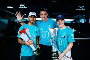 Lewis Hamilton, Valtteri Bottas, Toto Wolff, Mercedes AMG F1