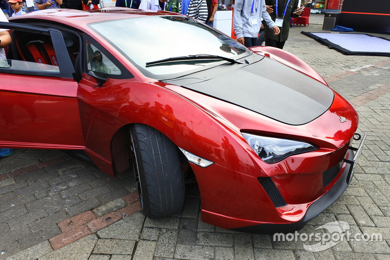 Mobil listrik V8 Vadi