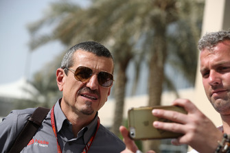 Guenther Steiner, Haas F1 Team Principal fans selfie