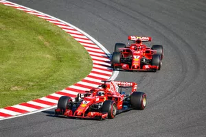 Sebastian Vettel, Ferrari SF71H, devance Kimi Raikkonen, Ferrari SF71H