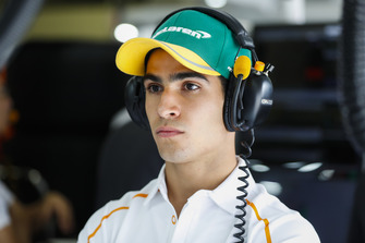 Sergio Sette Camara dans le garage McLaren