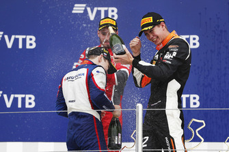 Podium: winnaar David Beckmann, Trident, tweede Joey Mawson, Arden International, derde Richard Verschoor, MP Motorsport