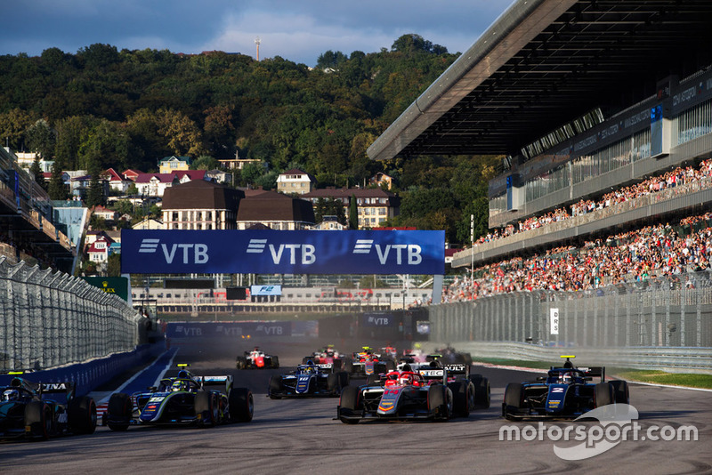 Lando Norris, Carlin, Luca Ghiotto, Campos Racing, Tadasuke Makino, RUSSIAN TIME, alla partenza della gara