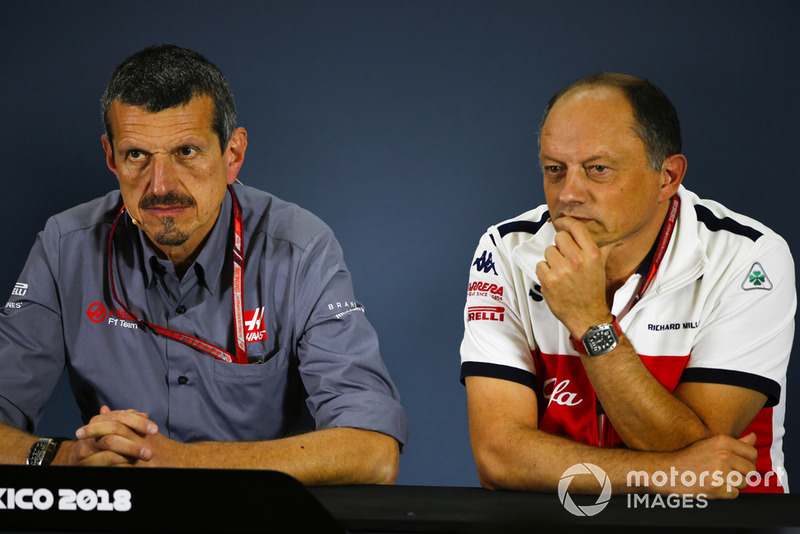 Günther Steiner, directeur, Haas F1, et Frederic Vasseur, directeur, Alfa Romeo Sauber F1 Team, en conférence de presse