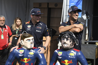 Max Verstappen, Red Bull Racing and Daniel Ricciardo, Red Bull Racing play pinata