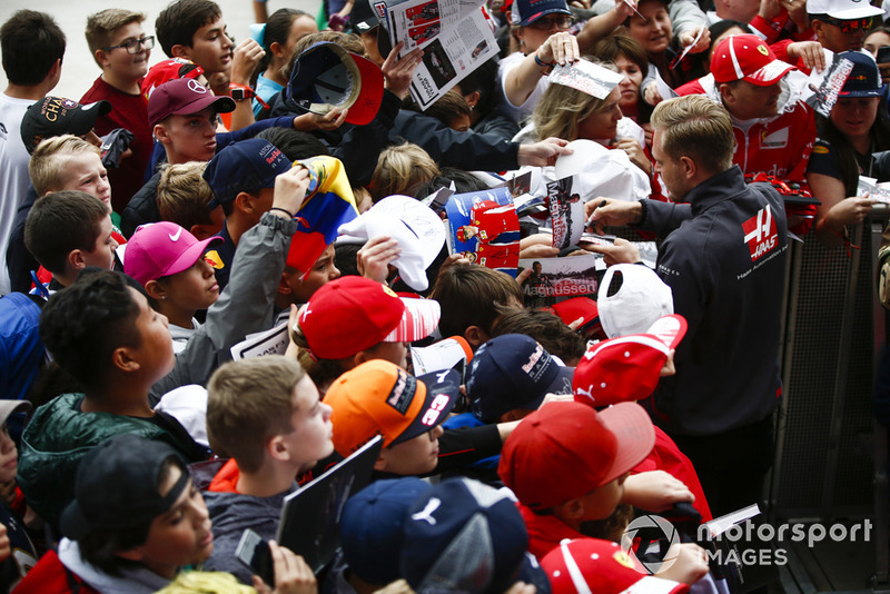 Kevin Magnussen, Haas F1 Team, signs autographs for fans