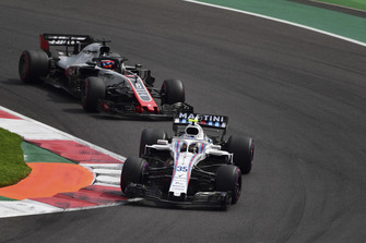 Sergey Sirotkin, Williams FW41 and Romain Grosjean, Haas F1 Team VF-18