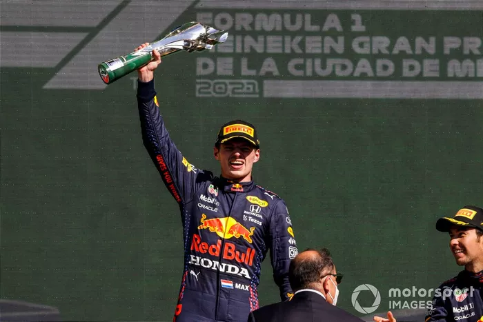 Podio: ganador Max Verstappen, Red Bull Racing