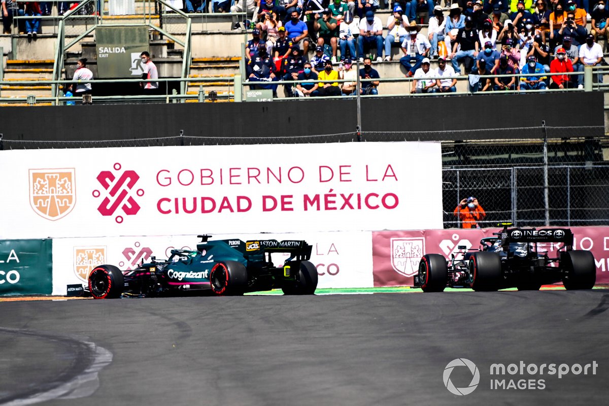 Lance Stroll, Aston Martin AMR21, Valtteri Bottas, Mercedes W12
