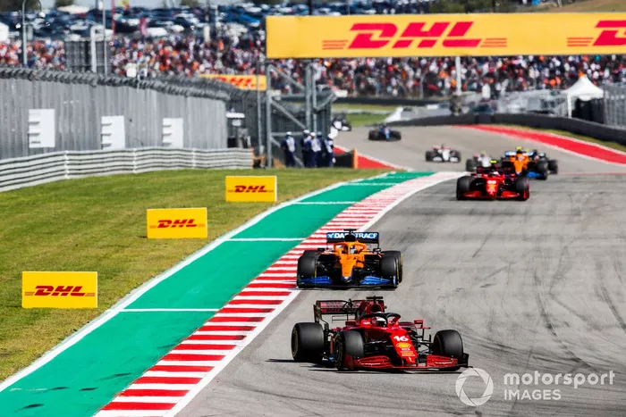 Charles Leclerc, Ferrari SF21, Daniel Ricciardo, McLaren MCL35M, Carlos Sainz Jr., Ferrari SF21