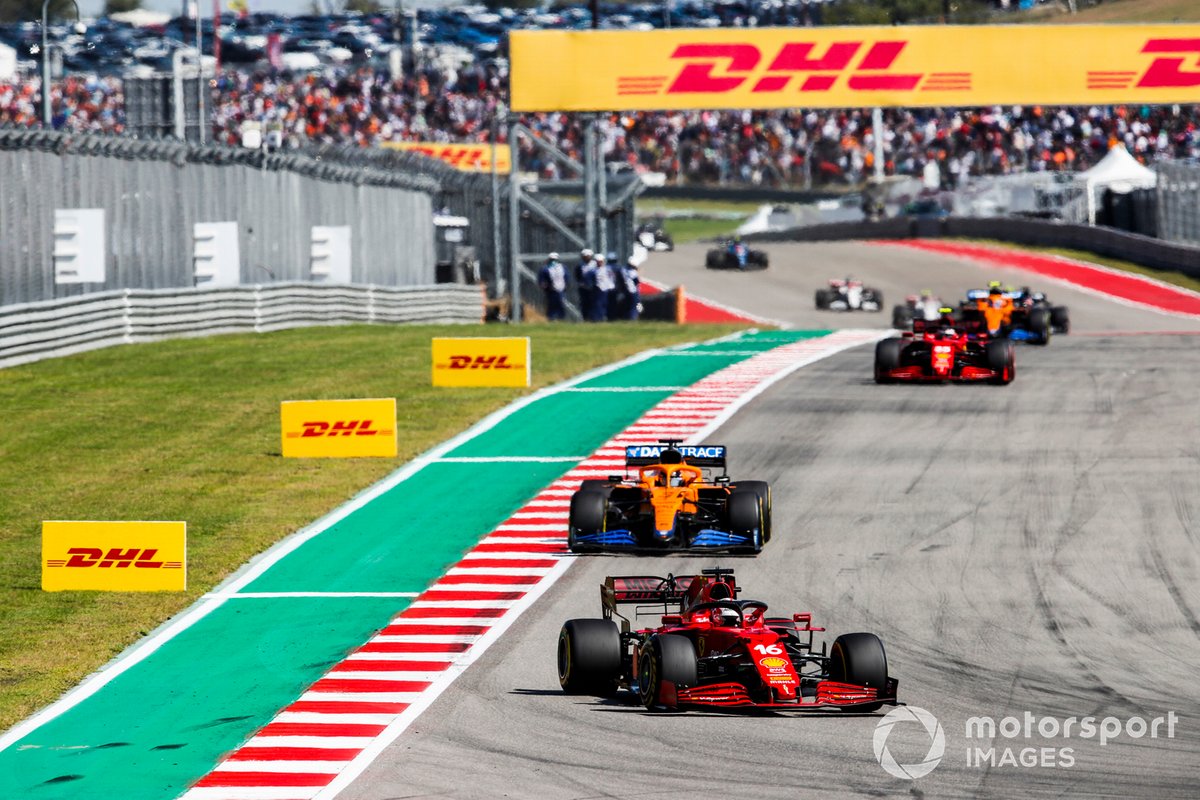 Charles Leclerc, Ferrari SF21, Daniel Ricciardo, McLaren MCL35M, Carlos Sainz Jr., Ferrari SF21