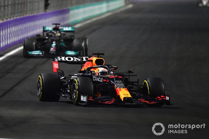 Max Verstappen, Red Bull Racing RB16B, Lewis Hamilton, Mercedes W12