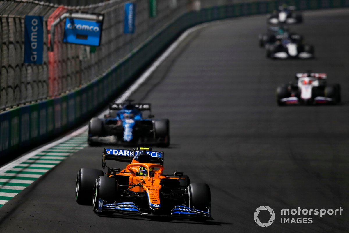 Lando Norris, McLaren MCL35M, Fernando Alonso, Alpine A521