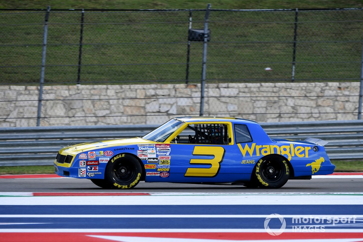 Daniel Ricciardo, McLaren, en el coche de Dale Earnhardt Wrangler Chevrolet Monte Carlo NASCAR de 1984