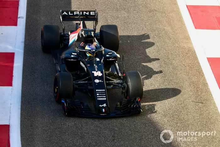 Fernando Alonso, Alpine, con el Renault RS18 adaptado (