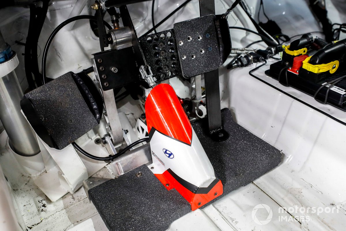 Detalle de los pedales del Hyundai Veloster N TCR