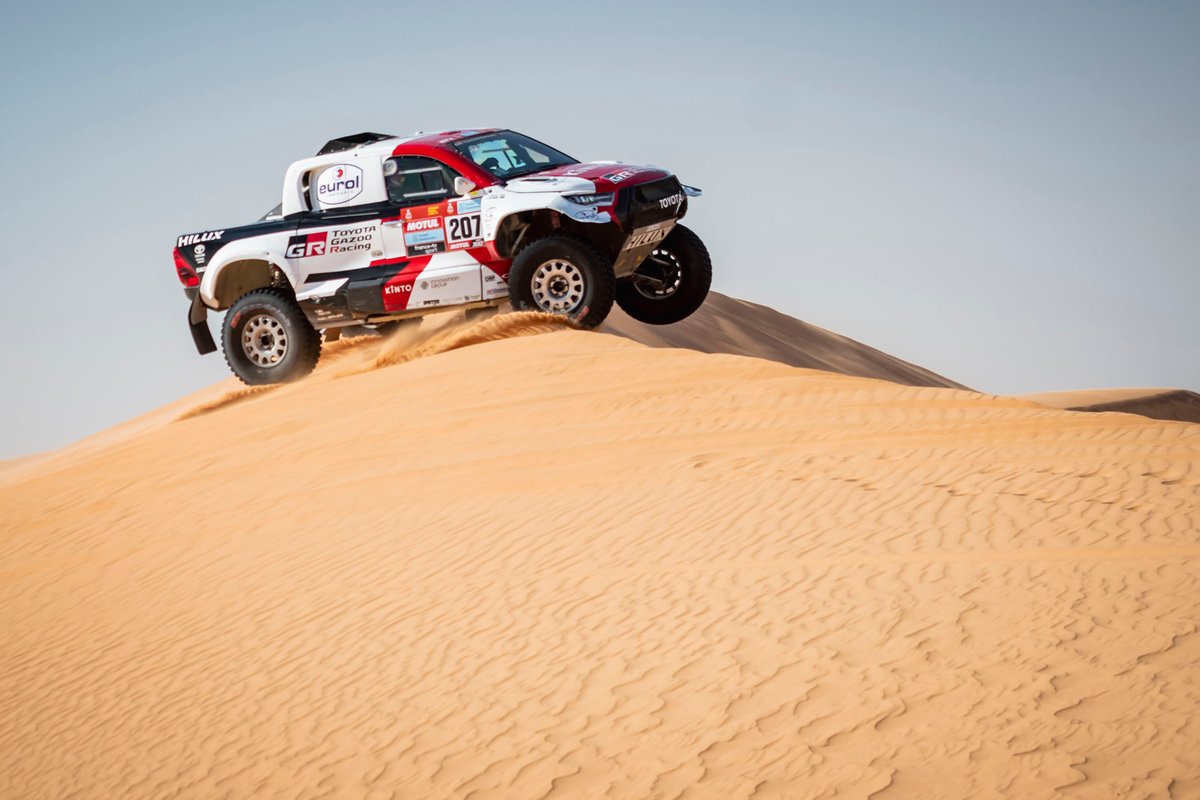 #207 Toyota Gazoo Racing Toyota: Giniel De Villiers, Dennis Murphy