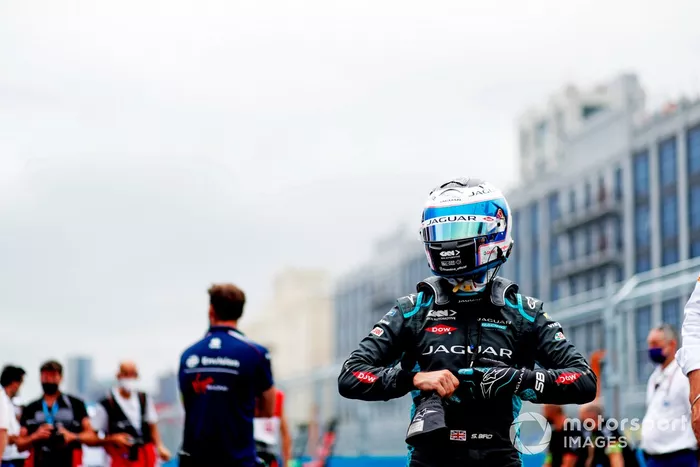 Ganador de la pole Sam Bird, Jaguar Racing