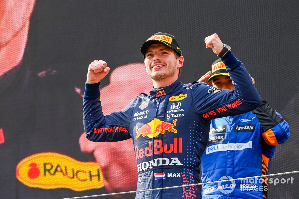 Podio: ganador Max Verstappen, Red Bull Racing