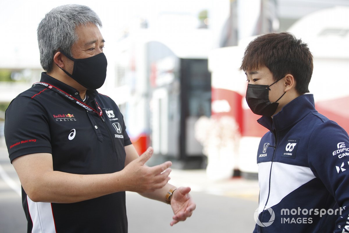 Yuki Tsunoda, AlphaTauri AT02 e Masashi Yamamoto, General Manager, Honda Motorsport