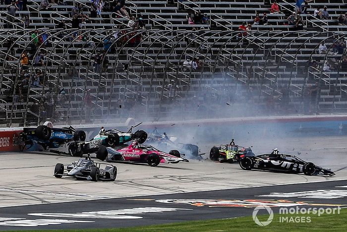 Choque al inicio de la carrera