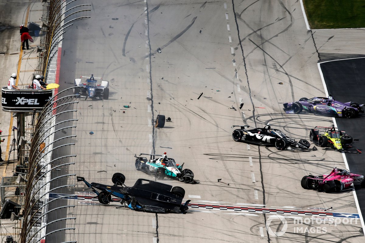 Accidente de Conor Daly, Carlin Chevrolet, Alexander Rossi, Andretti Autosport Honda, Dalton Kellett, A.J. Foyt Enterprises Chevrolet, Sebastien Bourdais, A.J. Foyt Enterprises Chevrolet, Ed Carpenter, Ed Carpenter Racing Chevrolet, James Hinchcliffe, Andretti Steinbrenner Autosport Honda, Ed Jones, Dale Coyne Racing with Vasser Sullivan Honda, Pietro Fittipaldi, Dale Coyne Racing with RWR Honda