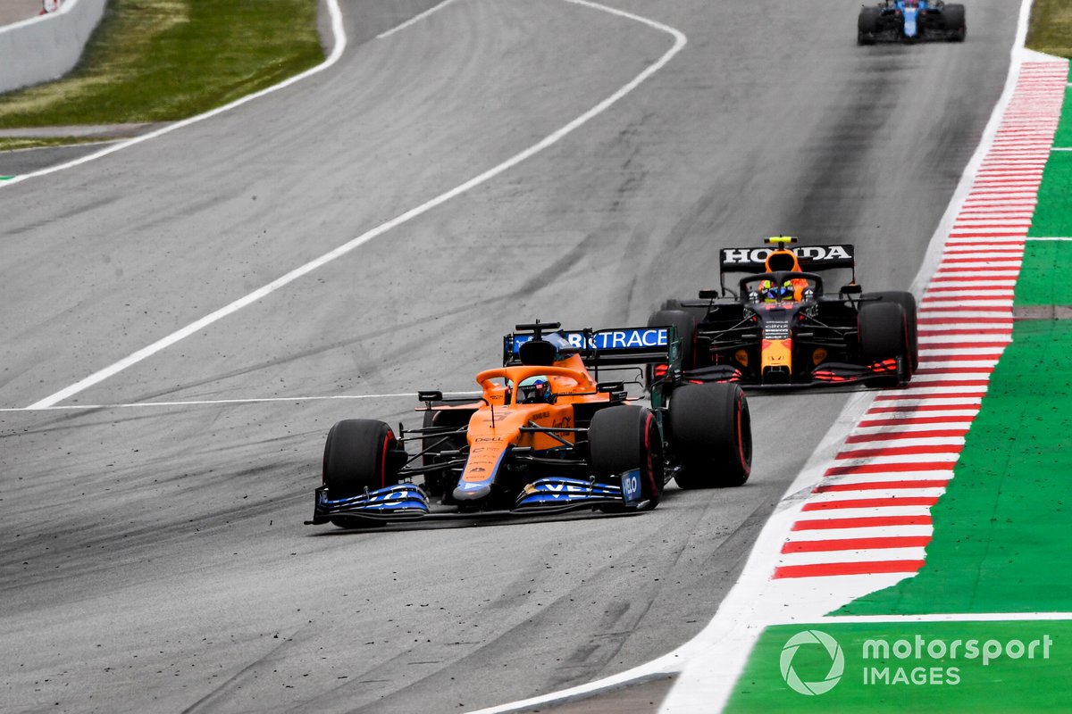 Daniel Ricciardo, McLaren MCL35M, Sergio Perez, Red Bull Racing RB16B
