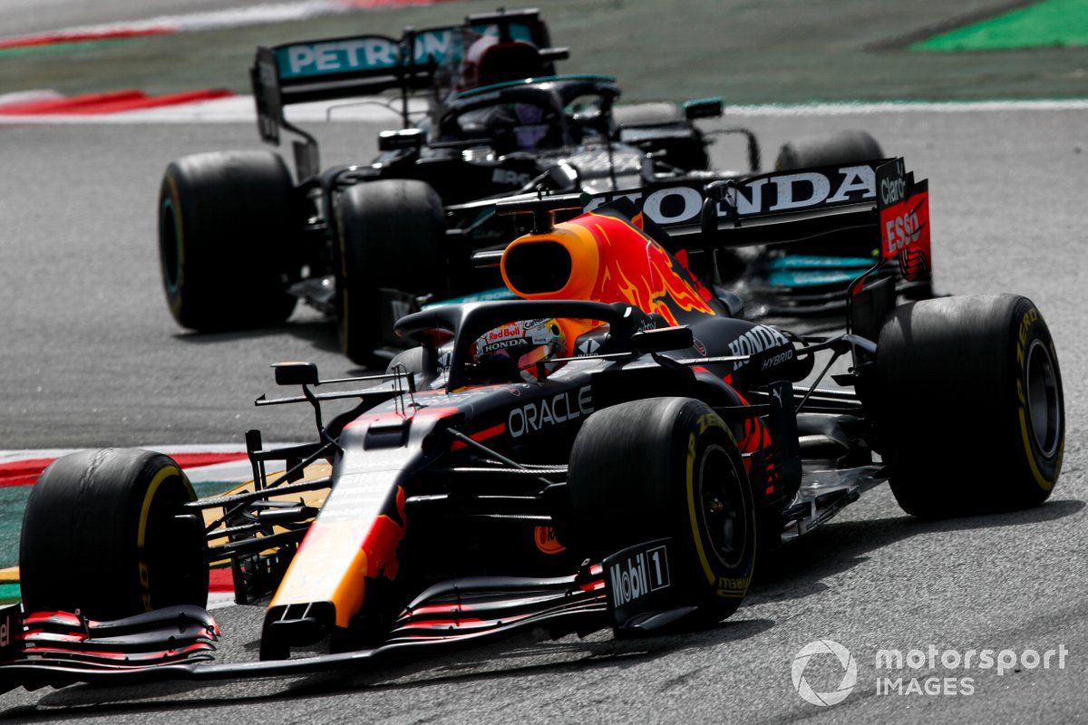 Max Verstappen, Red Bull Racing RB16B Lewis Hamilton, Mercedes W12