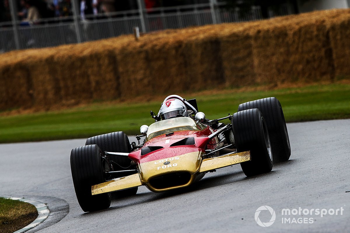 Mario Andretti au volant de la Lotus 49B (1967)