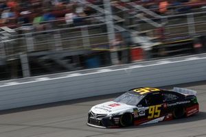  Matt DiBenedetto, Leavine Family Racing, Toyota Camry Toyota Express Maintenance