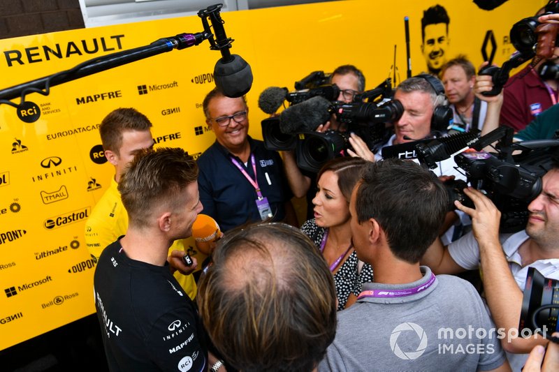 Nico Hulkenberg, Renault F1 Team, speaks to the media, including Natalie Pinkham