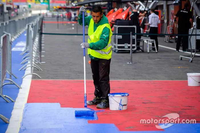 Pintando en el pitlane