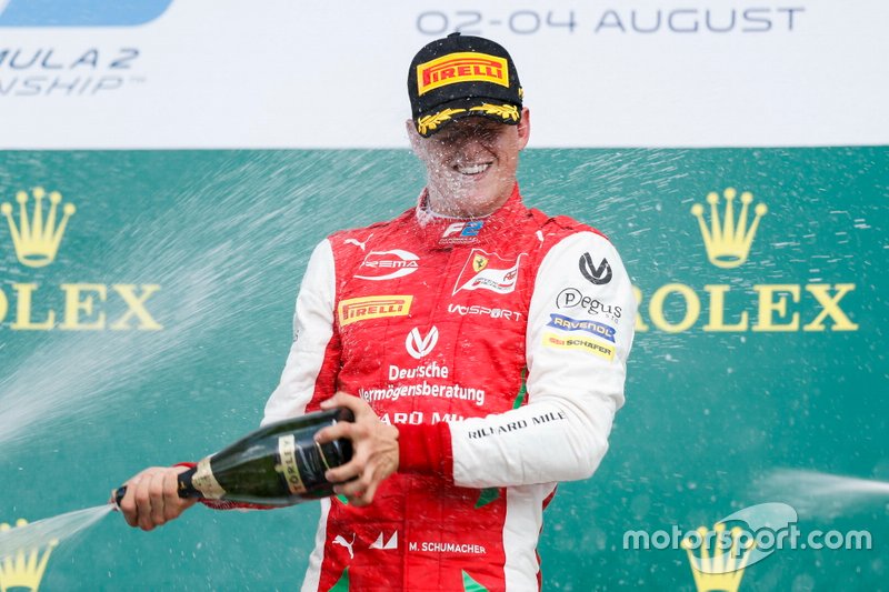 Podio: ganador de la carrera Mick Schumacher, Prema Racing