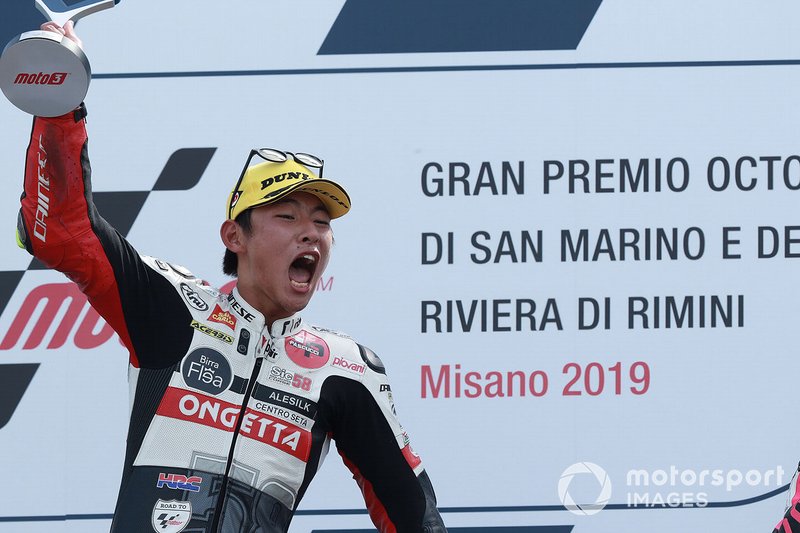 Podio: il vincitore della gara Tatsuki Suzuki, SIC58 Squadra Corse