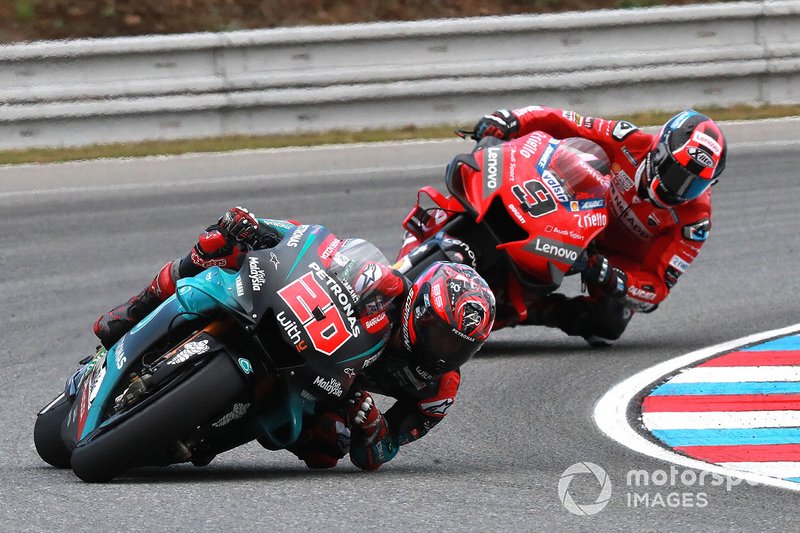 Fabio Quartararo devant Danilo Petrucci