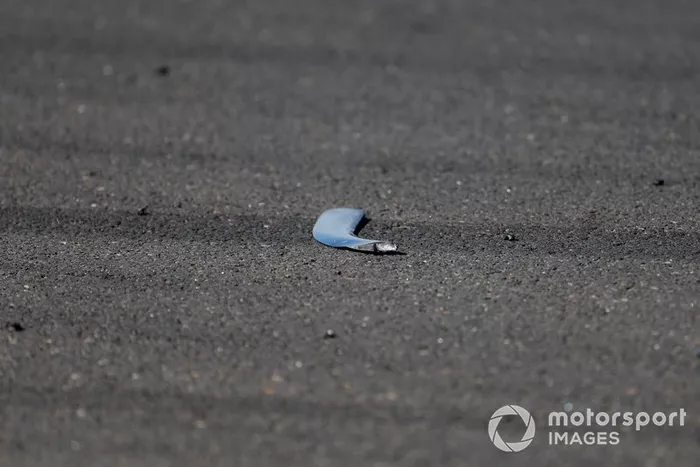 Escombros del coche de Lewis Hamilton, Mercedes AMG F1 W10 