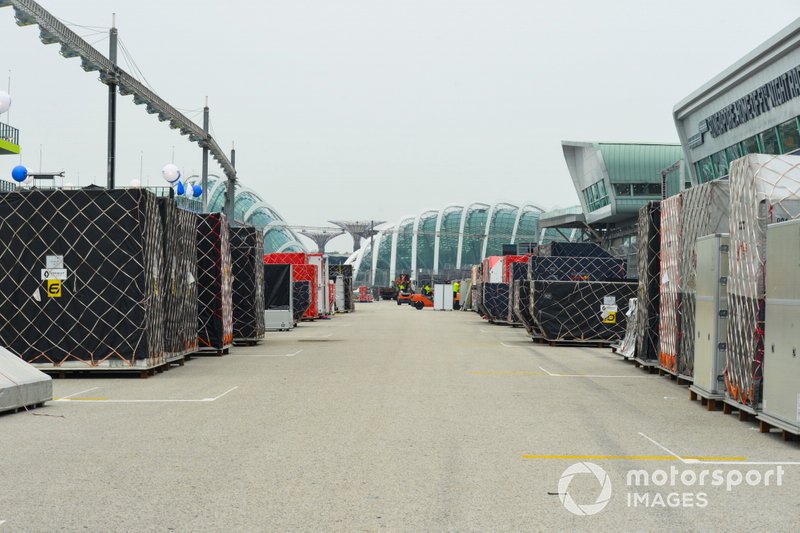 Freight on the pit straight