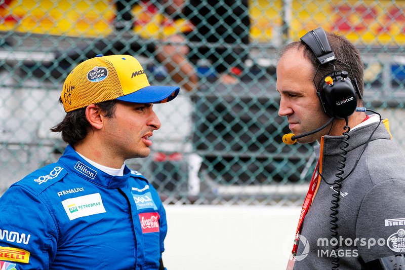 Carlos Sainz Jr., McLaren, sulla griglia