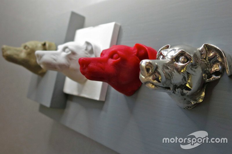 Trofeo Bebé Borg-Warner Simon Pagenaud con el perro Norman