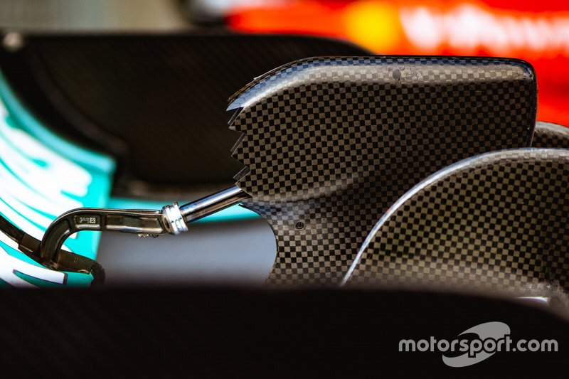Привод DRS болида Mercedes