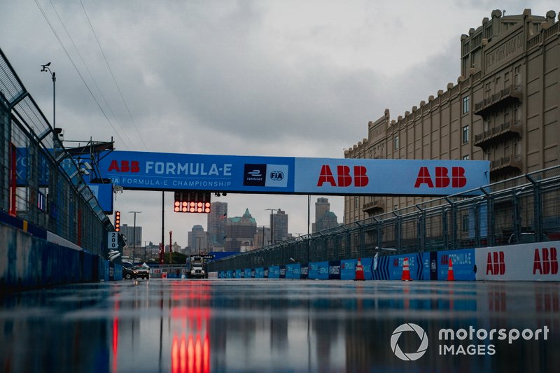 Lluvia sobre el circuito