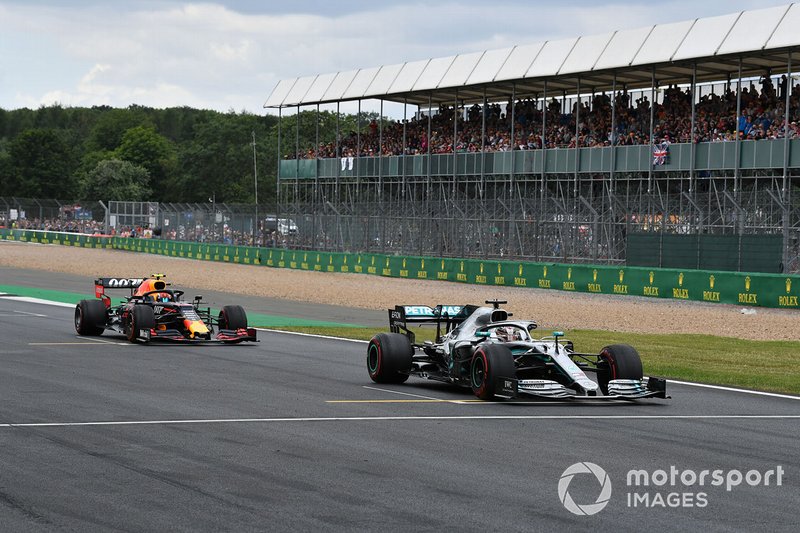 Lewis Hamilton, Mercedes AMG F1 W10, Pierre Gasly, Red Bull Racing RB15