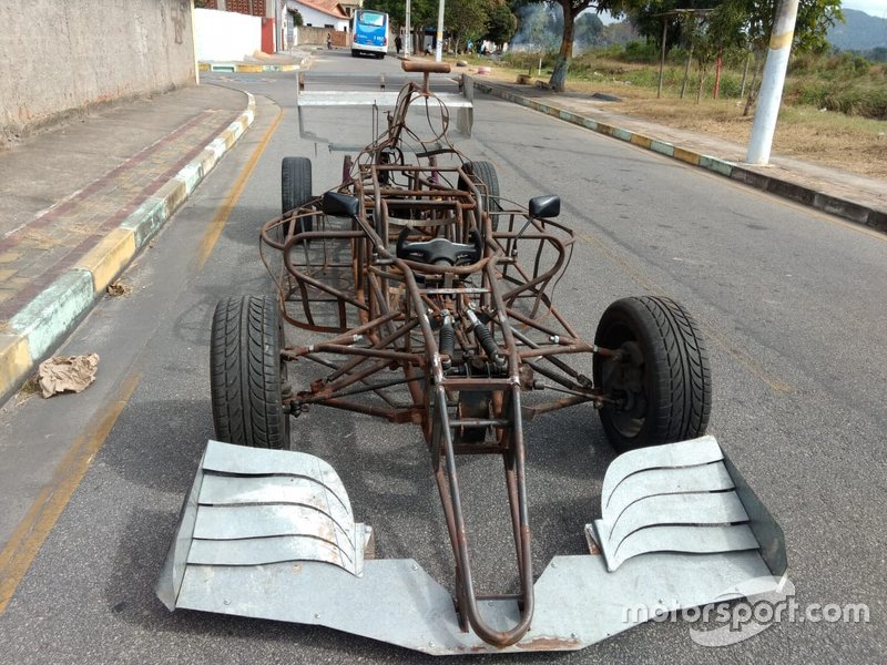 Carro de Fórmula 1 feito por Manoel Luiz